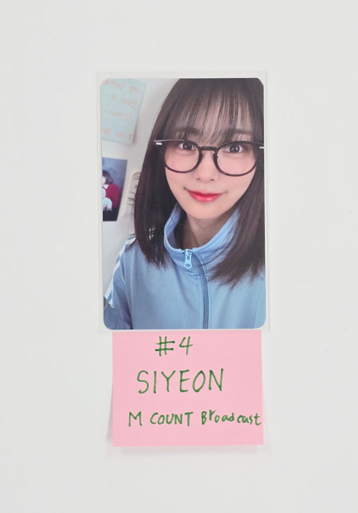 QWER - M Count Broadcast Photocard [26.03.20]
