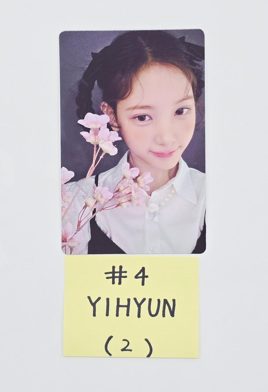 Baby DONT Cry "AFTER CRY" - Official Photocard (Yihyun, Kumi) [26.03.27]