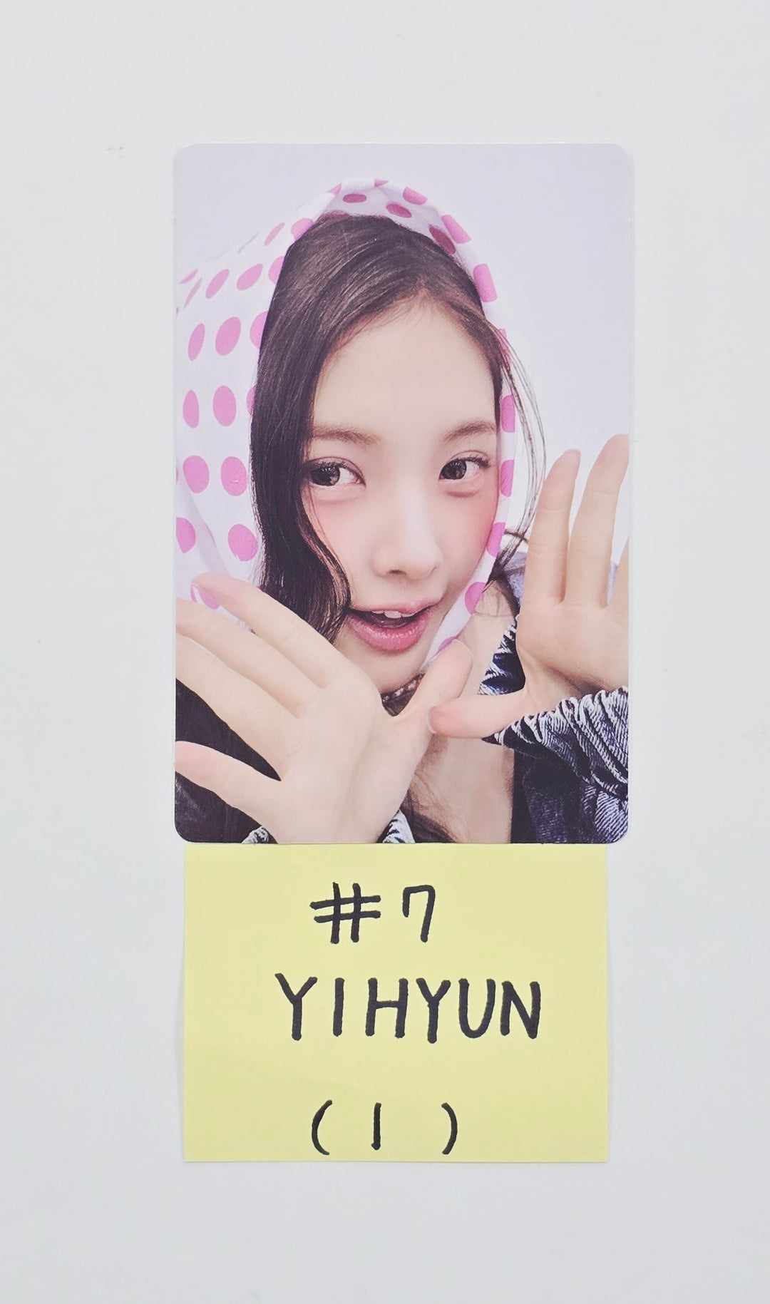 Baby DONT Cry "AFTER CRY" - Official Photocard (Yihyun, Kumi) [26.03.27]