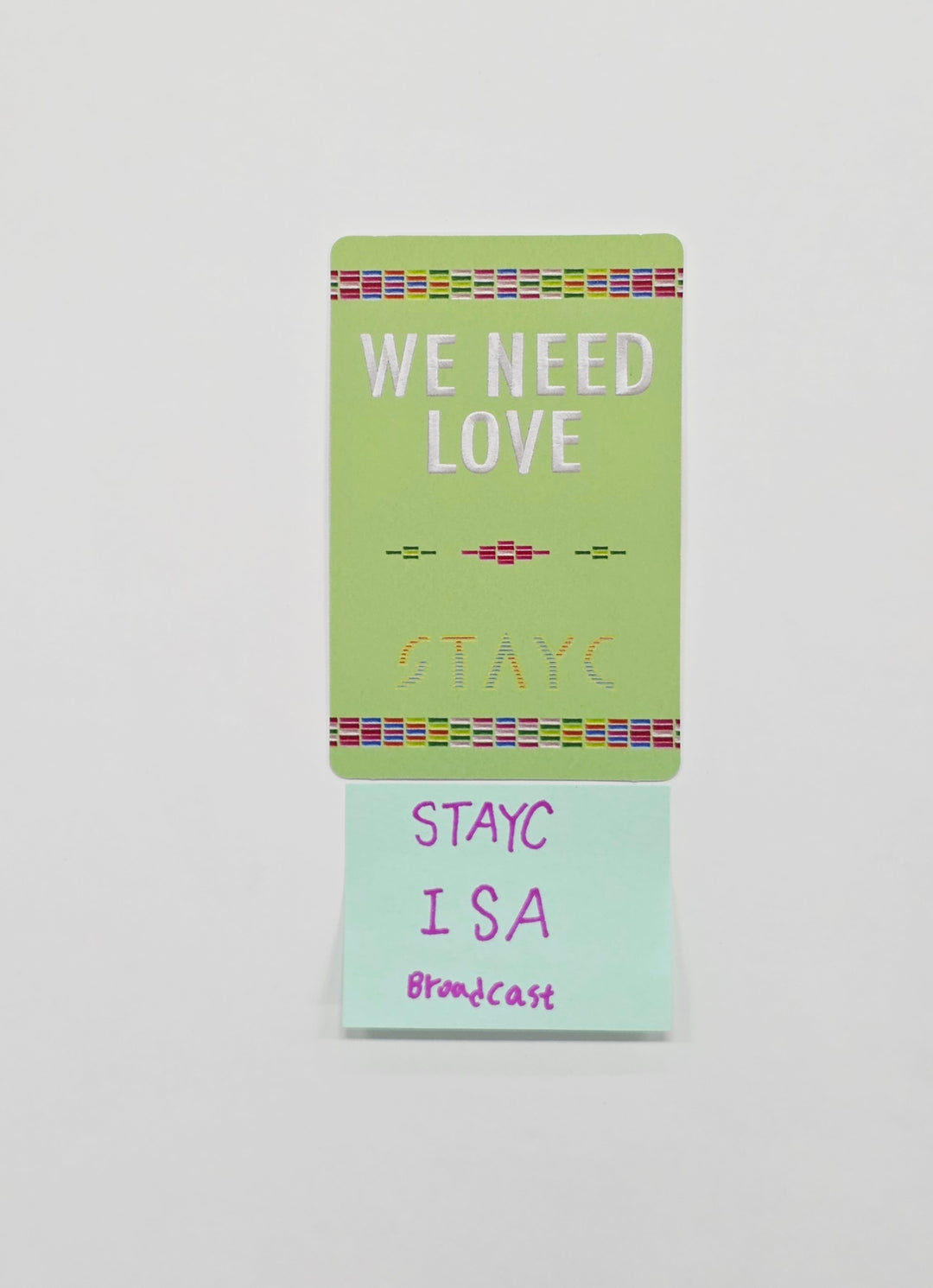 ISA (of StayC) - Broadcast Hand Autographed(Signed) Photocard [26.04.01]
