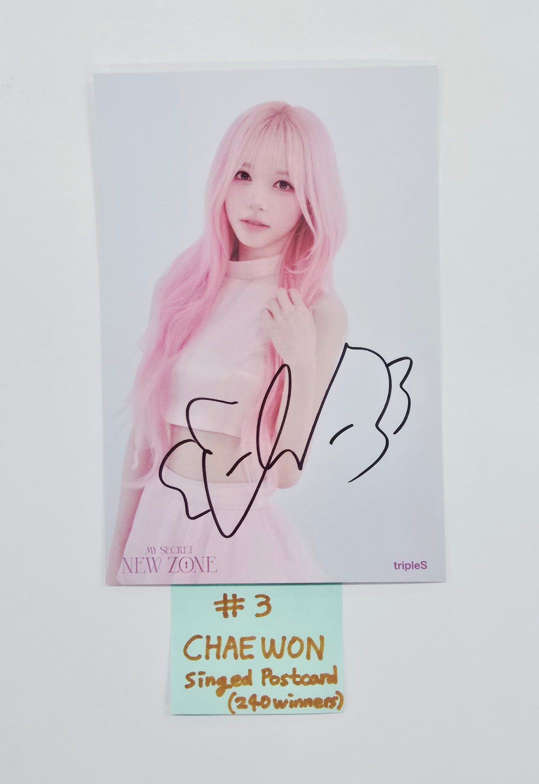 TripleS - Hand Autographed(Signed) Postcard (240 winner) [26.04.06]