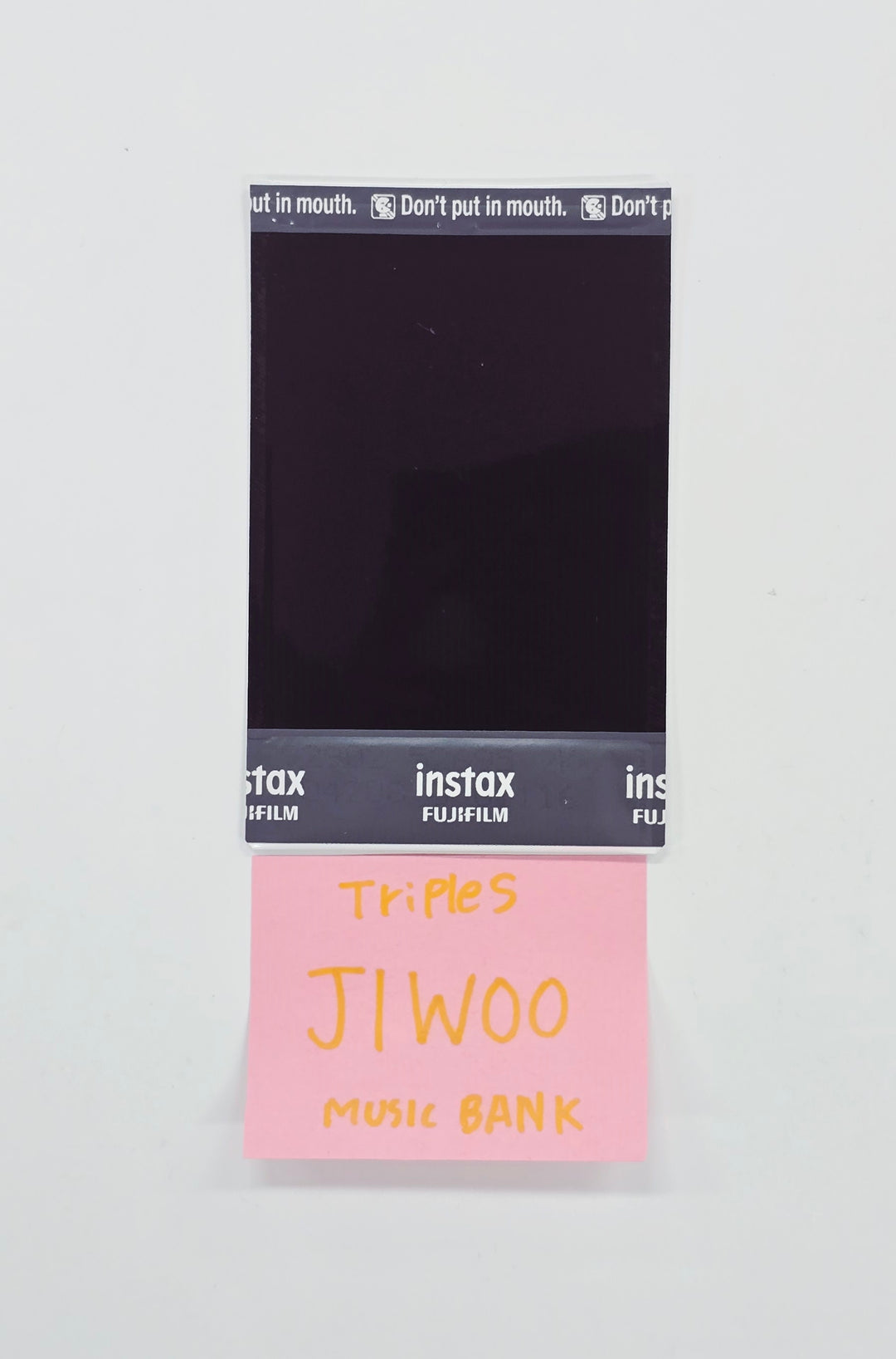 JiWoo (of TripleS) - Hand Autographed(Signed) Polaroid [26.04.07]