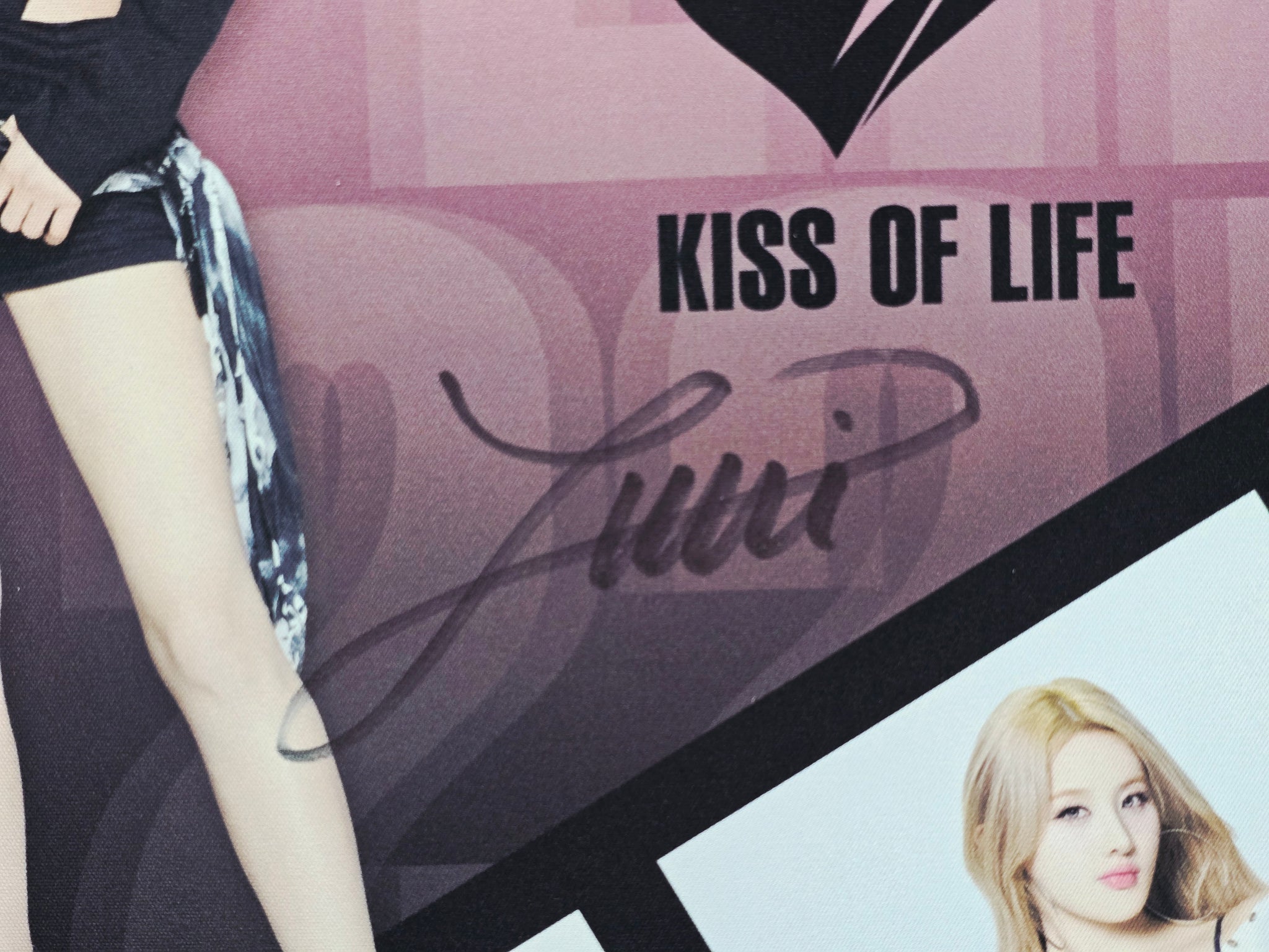 KISS of LIFE - Sudden Attack Event Hand Autographed(Signed) Long Mouse Pad [26.04.08]