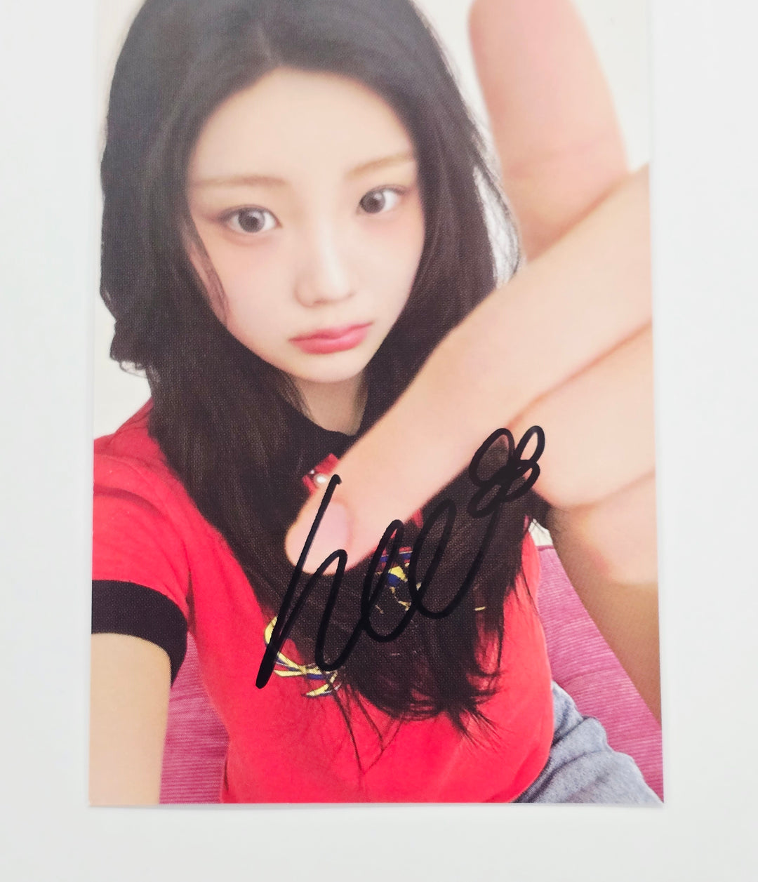 WONHEE (of ILLIT) "bomb" - Broadcast Hand Autographed(Signed) Photocard [26.04.08]