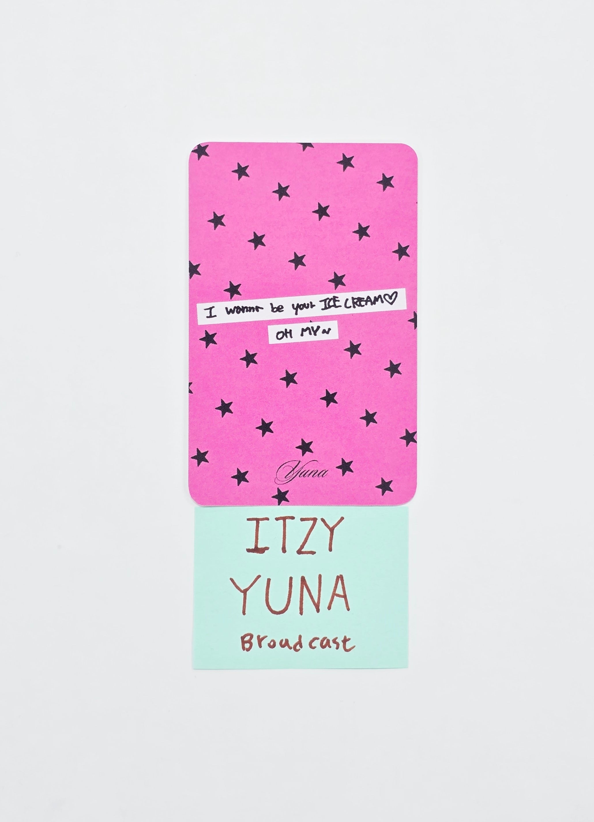 yunaページ YUNA (of ITZY) 