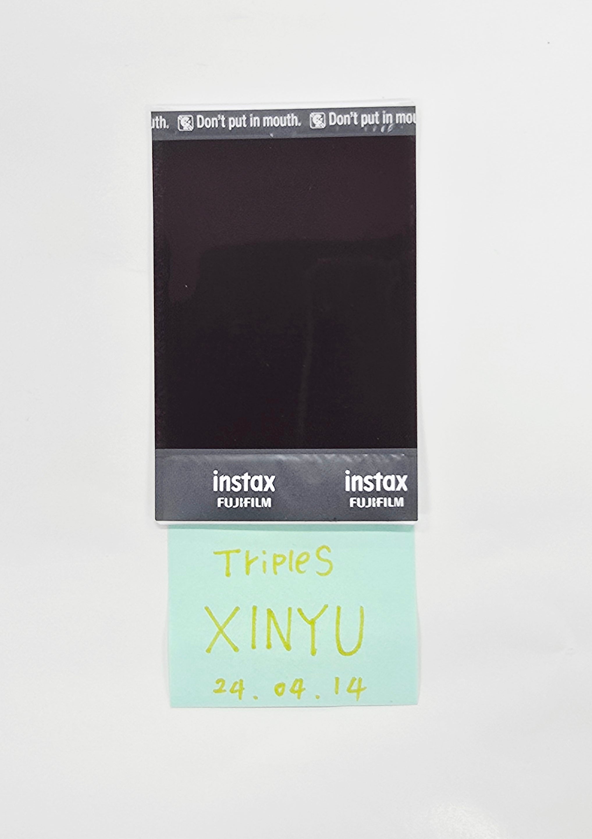 tripleS Xinyu シンウィ 直筆 サイン入り チェキ ポラロイド XINYU (of TripleS) - Hand Autographed(Signed) Polaroid (2) [26.04