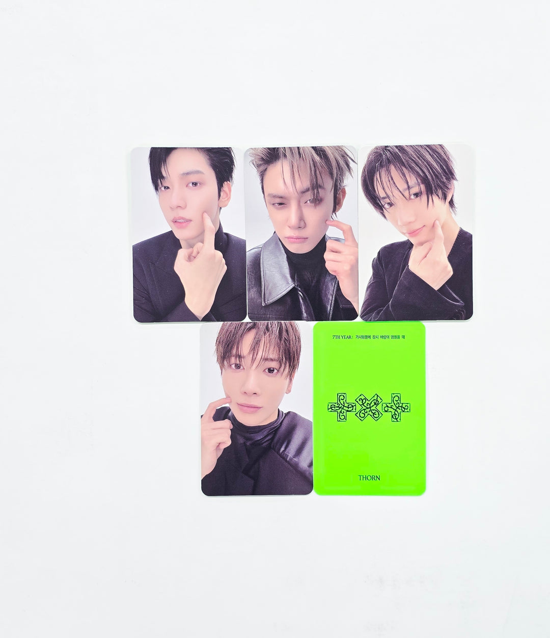 TXT "7TH YEAR: 가시덤불에 잠시 바람이 멈췄을 때" - Official Photocard (THORN Ver.) [26.04.14]