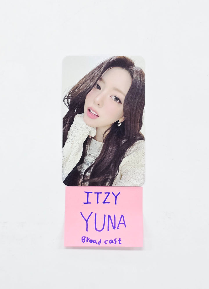 YUNA (of ITZY) "Ice Cream" - Braodcast Photocard [26.04.15]
