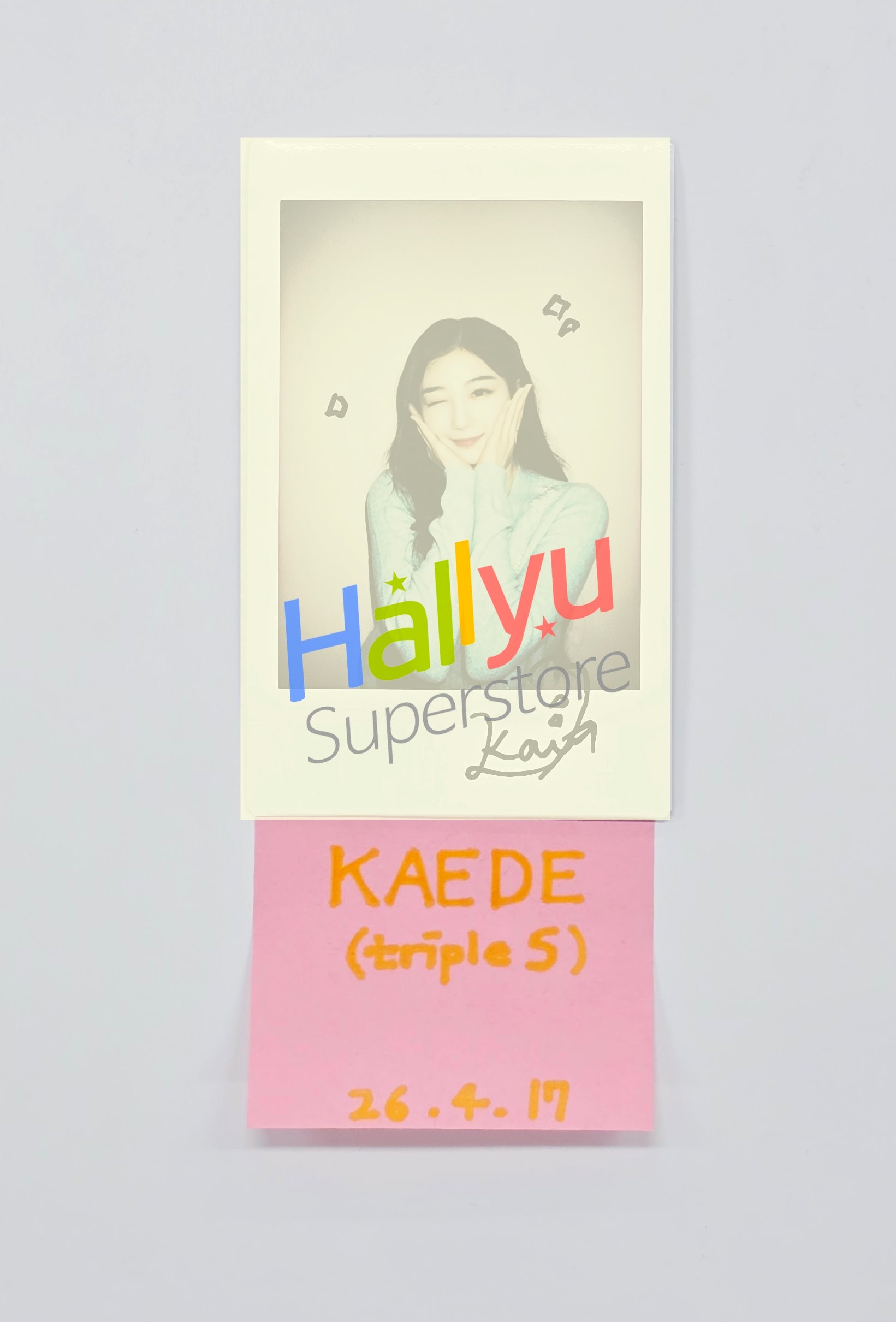 tripleS カエデ サイン ポラロイド Triples kaede on Bunjang Global Site.