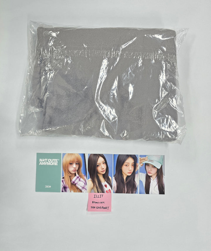 ILLIT "NOT CUTE ANYMORE" - Broadcast Fan Giveaway Photocard + Blanket Set [26.04.17]