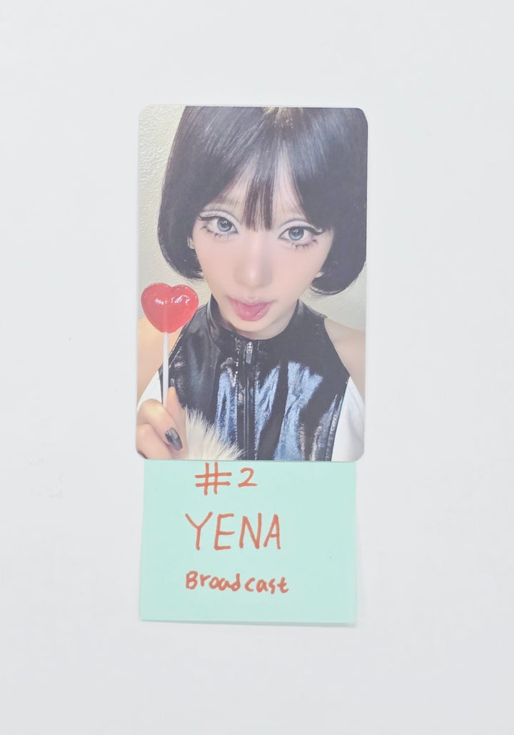 YENA "LOVE CATCHER" - Broadcast Photocard [26.04.22]