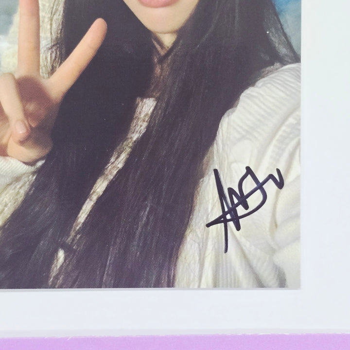 ILLIT - Broadcast Hand Autographed(Signed) Photocard + Photo Ticket Set [26.04.22] Must Read !