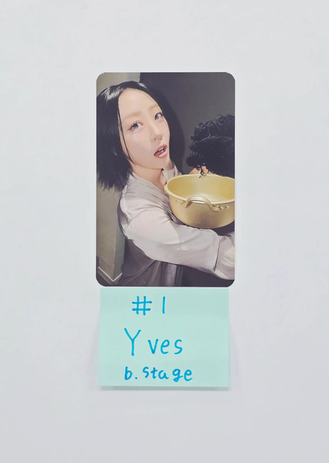 Yves "NAIL" - B.Stage Pre-Order Benefit Photocard [26.04.27]