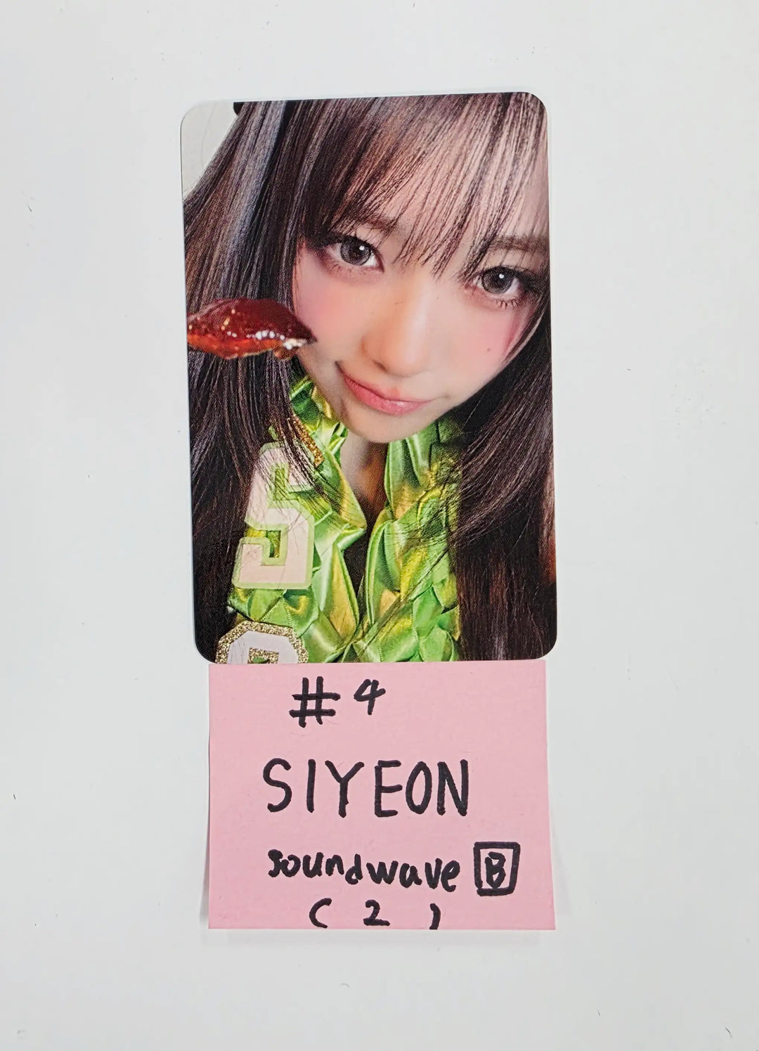 QWER "CEREMONY" - Soundwave Pre-Order Benefit Photocard (Booklet Ver.) [26.05.04]