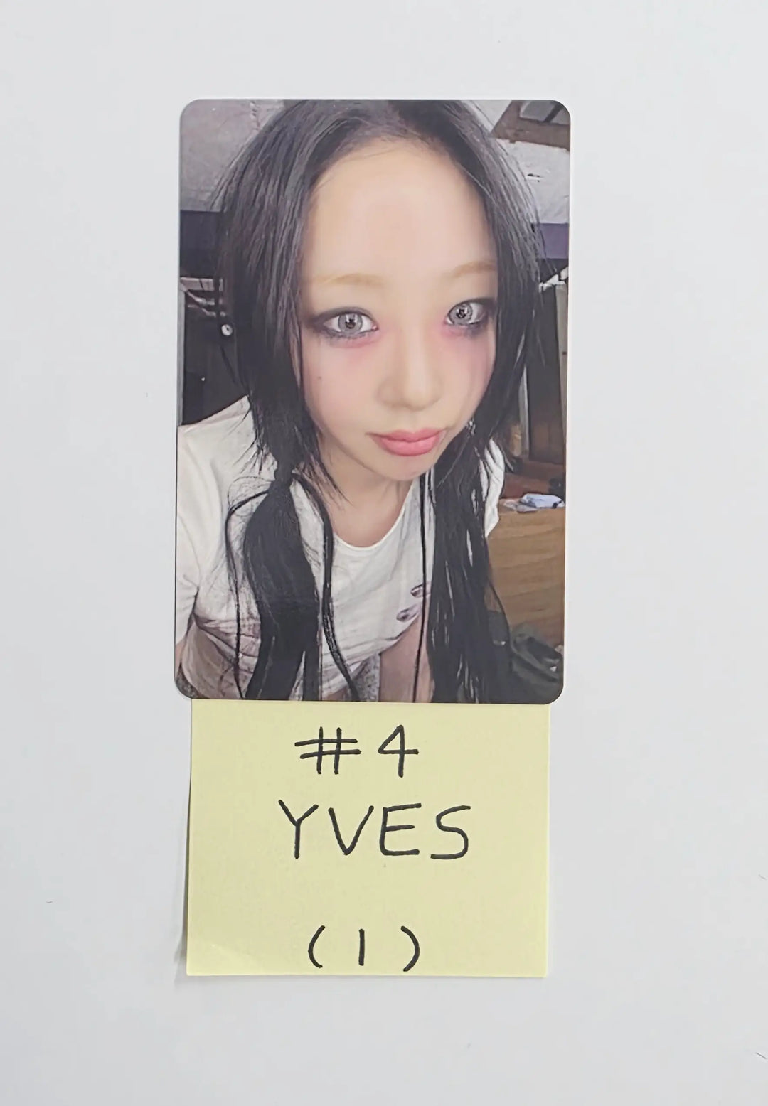 Yves "NAIL" - Official Photocard [26.05.07]