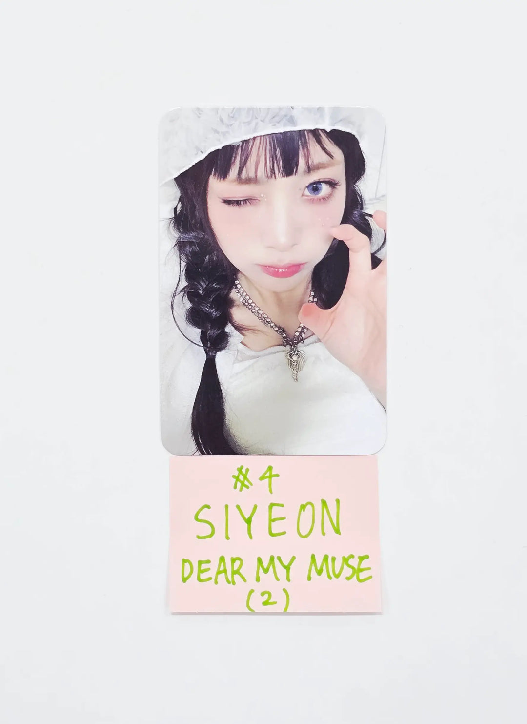 QWER "CEREMONY" - Dear My Muse Pre-Order Benefit Photocard [26.05.08]