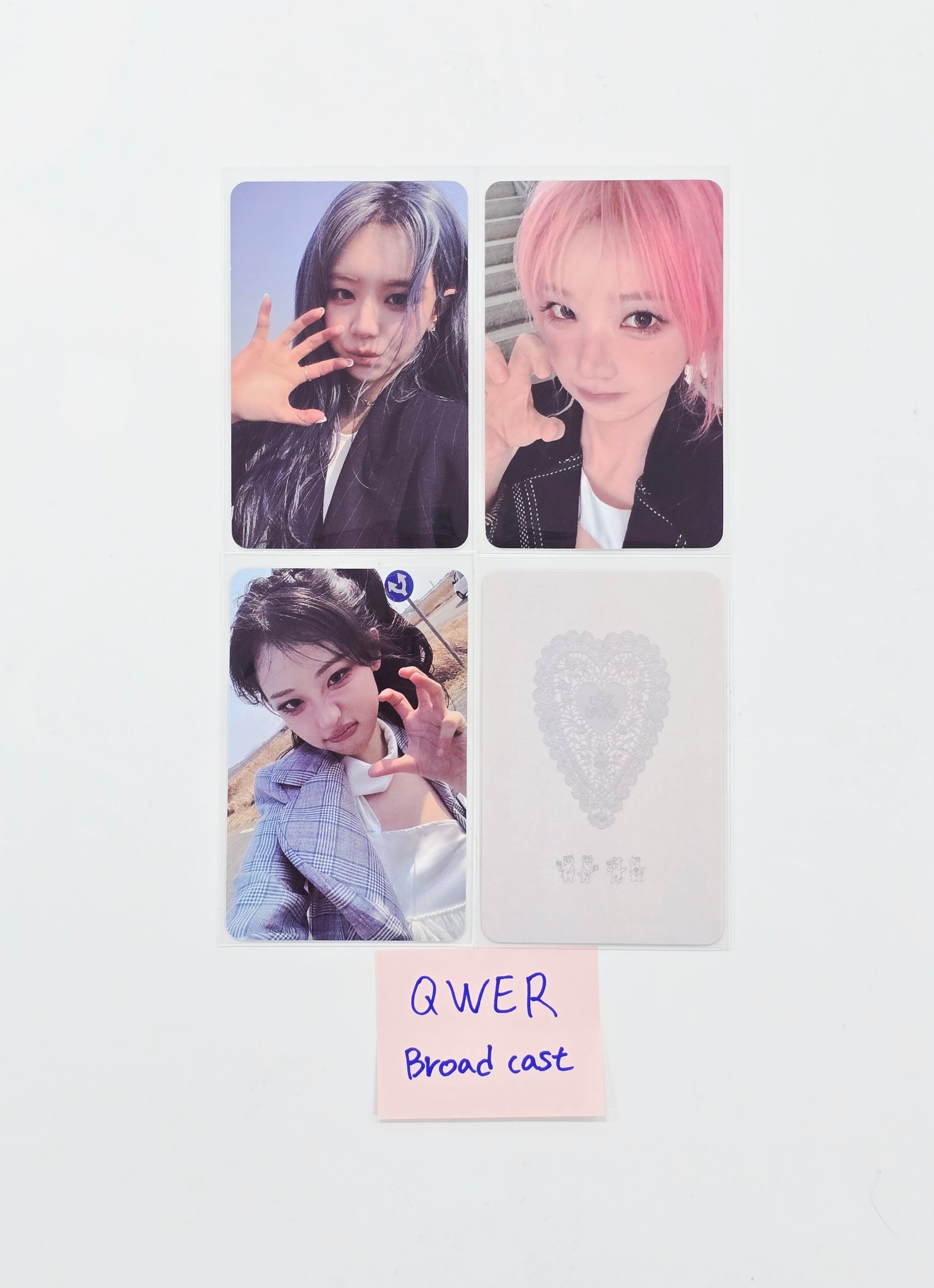 QWER 大阪 VVIP フォトカード 4枚セット QWER - Broadcast Photocard Set (4ae) [26.05.18] – HALLYUSUPERSTORE