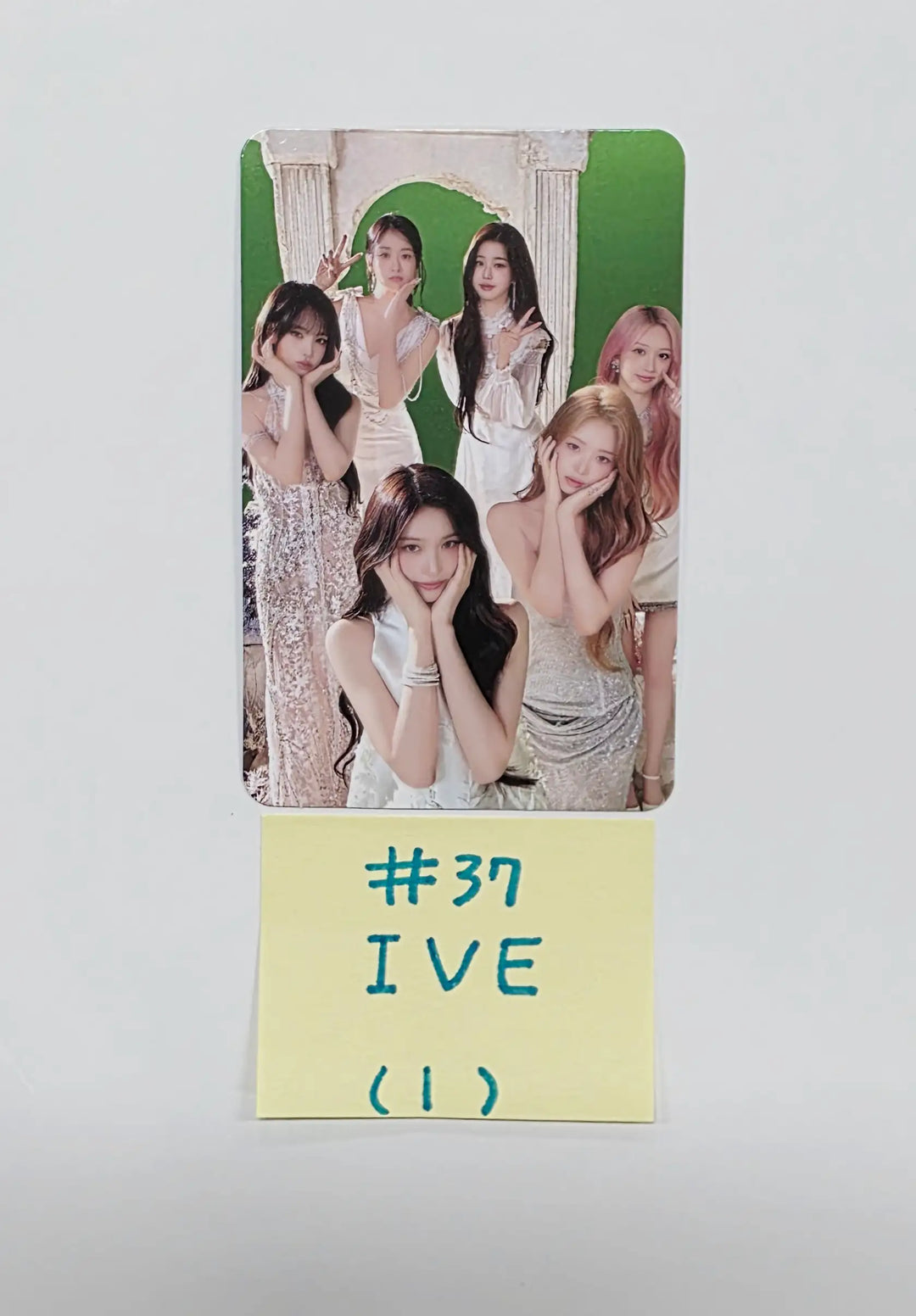 IVE - THE 4TH FAN CONCERT "DIVE into IVE" Random Trading Photocard (2) [26.05.18]