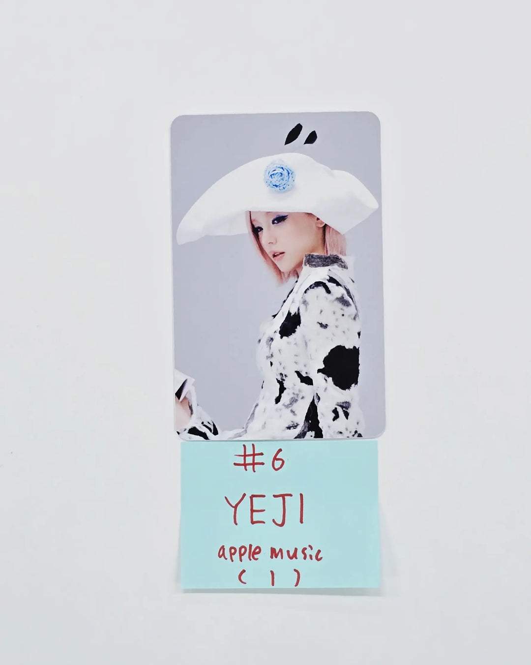 ITZY "Motto"- Apple Music Pre-Order Benefit Photocard [26.05.19]