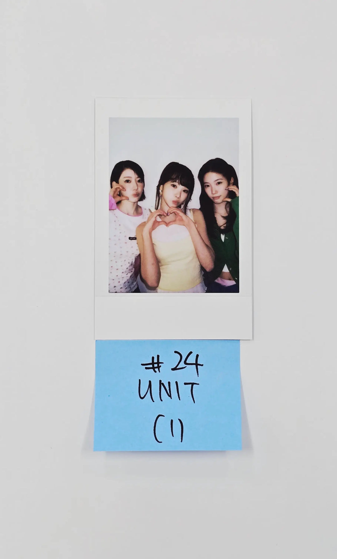 LE SSERAFIM "PUREFLOW" - POP-UP Store Random Trading Instant Photocard [26.05.22]