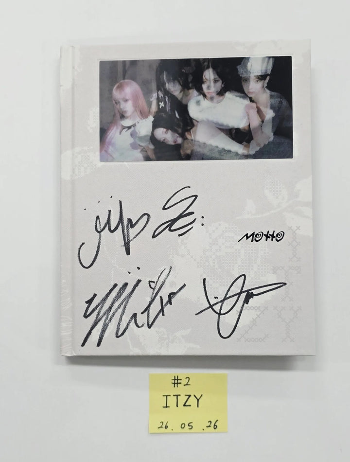ITZY "Motto"- Hand Autograhped(Signed) Promo Album [26.05.26]