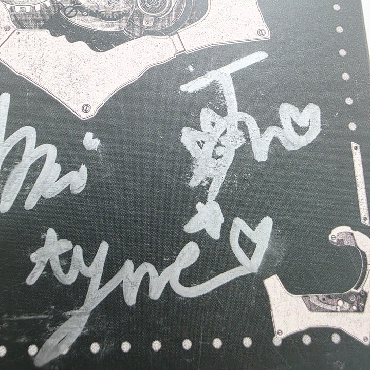 HEART OF WOMAN "Heart Byte : LEGACY" - Hand Autographed(Signed) Promo Album [26.05.29]