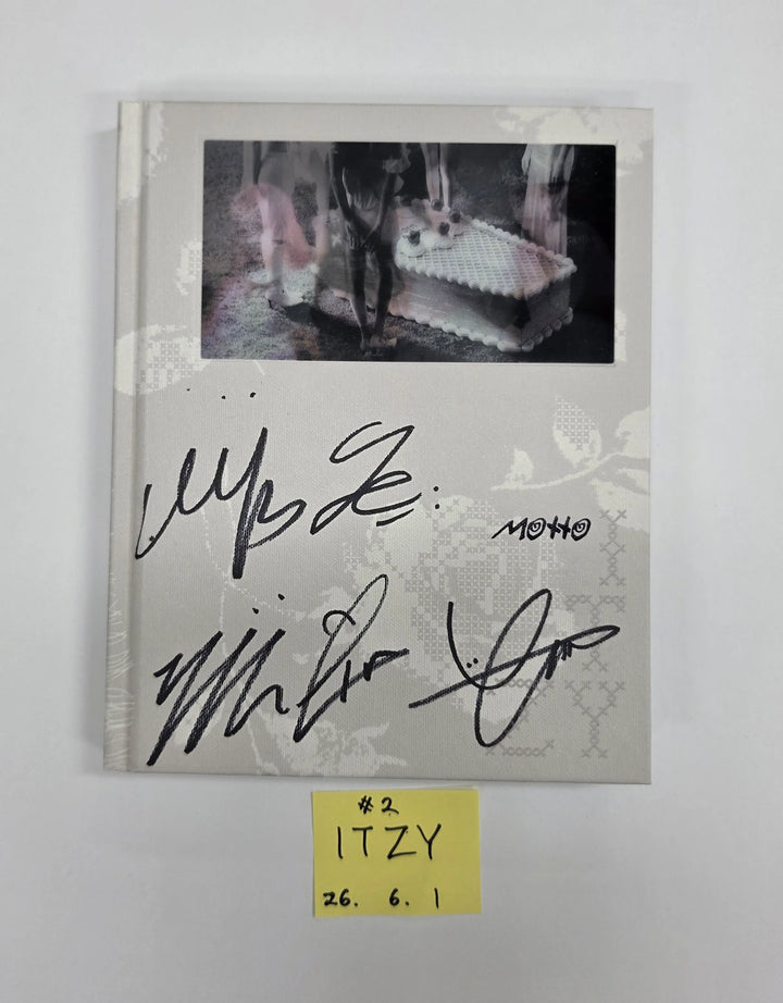 ITZY "Motto"- Hand Autograhped(Signed) Promo Album [26.06.01]