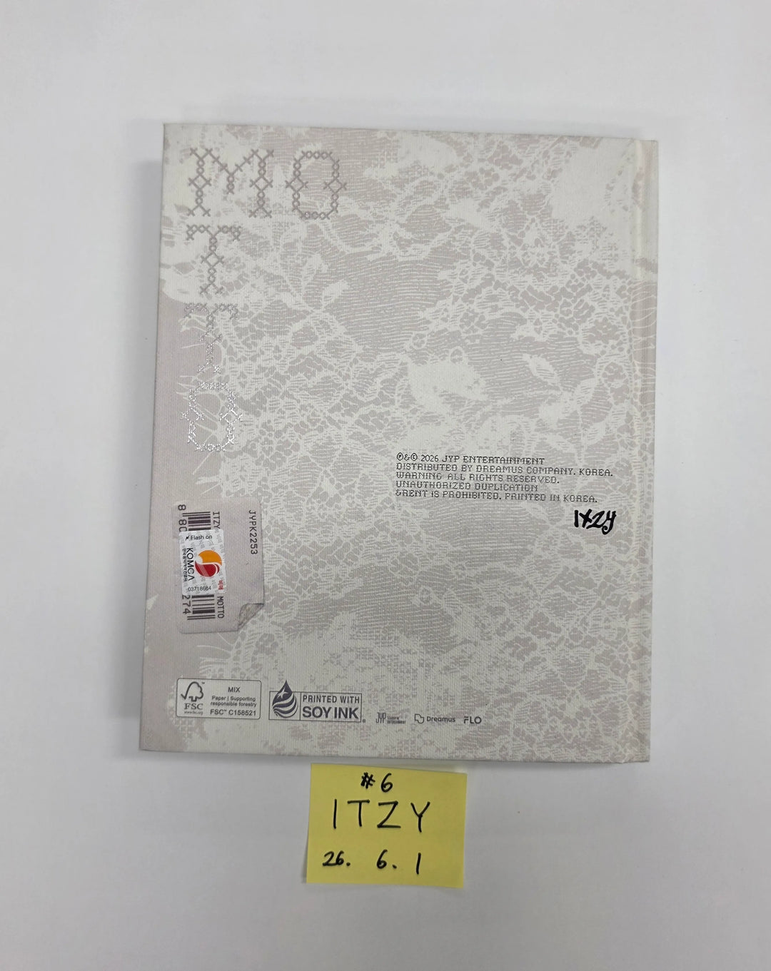 ITZY "Motto"- Hand Autograhped(Signed) Promo Album [26.06.01]
