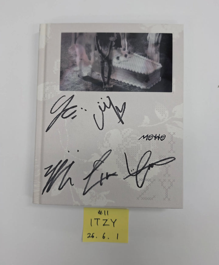 ITZY "Motto"- Hand Autograhped(Signed) Promo Album [26.06.01]