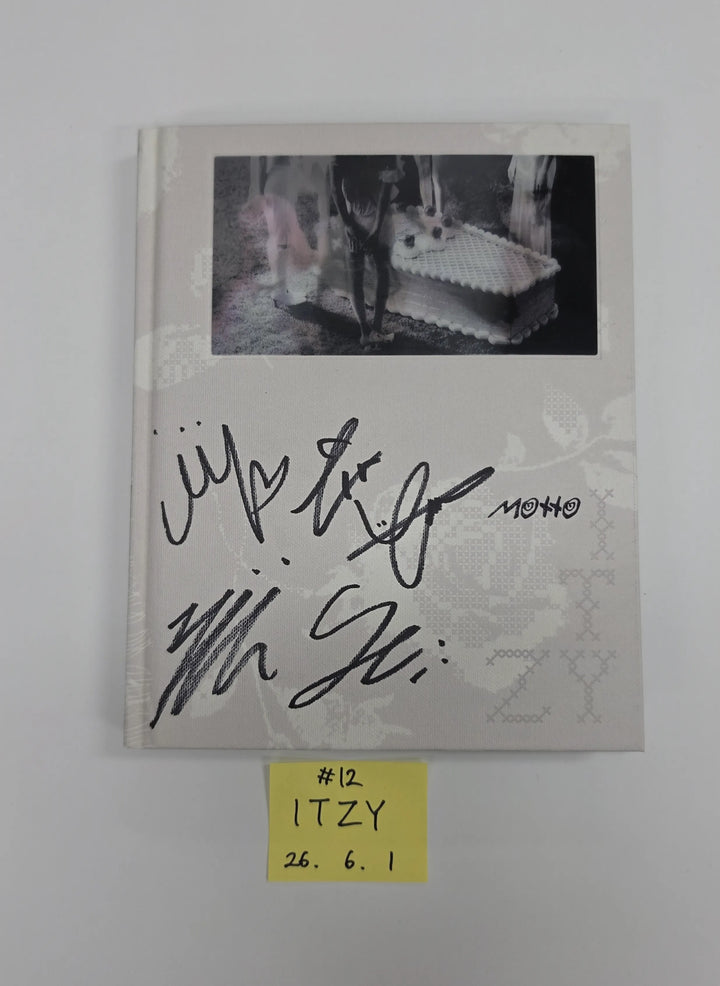 ITZY "Motto"- Hand Autograhped(Signed) Promo Album [26.06.01]