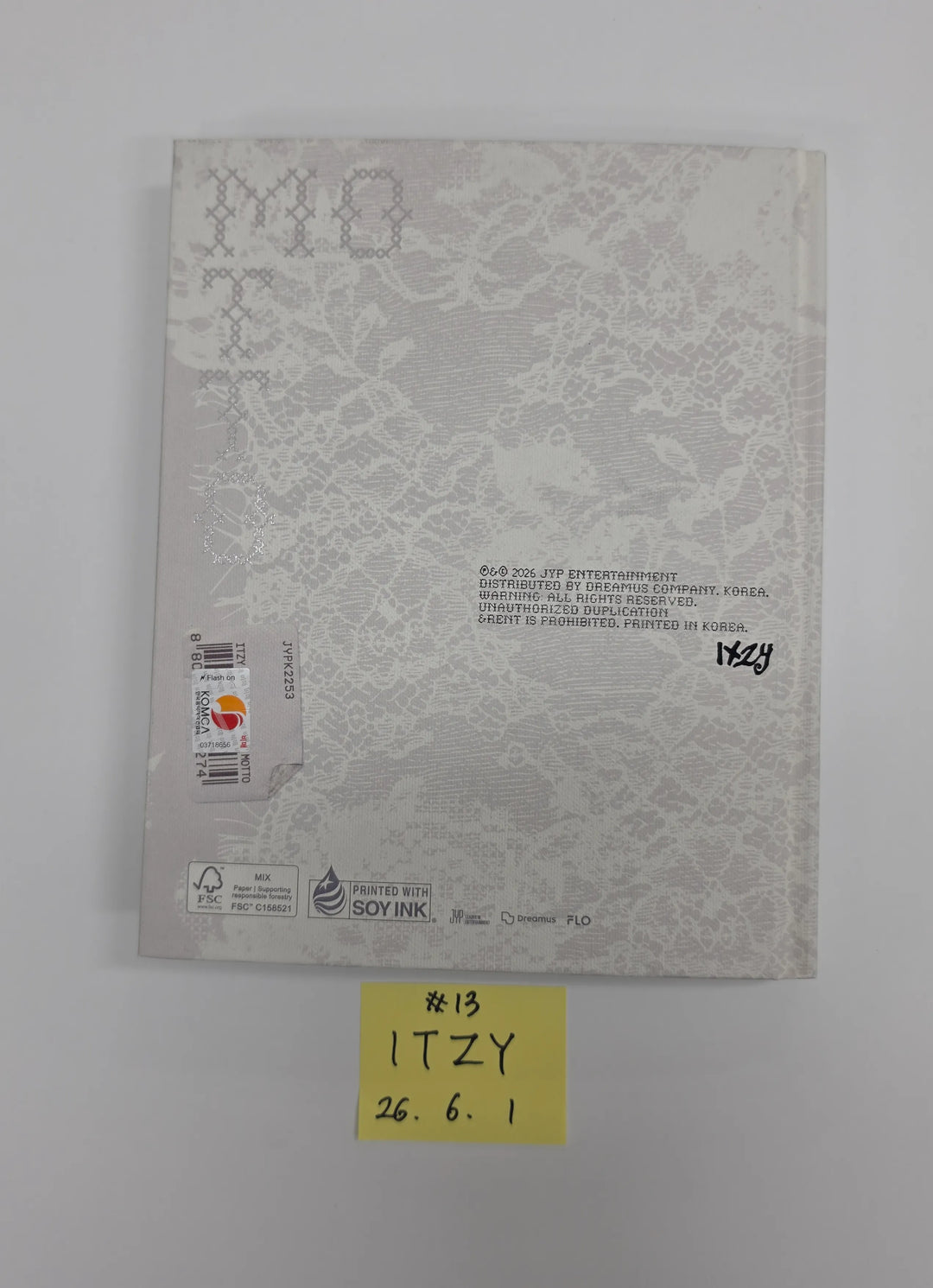 ITZY "Motto"- Hand Autograhped(Signed) Promo Album [26.06.01]