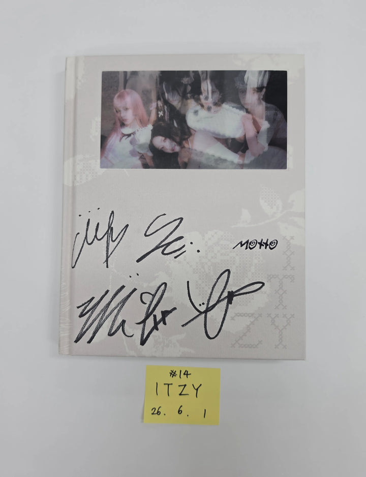 ITZY "Motto"- Hand Autograhped(Signed) Promo Album [26.06.01]