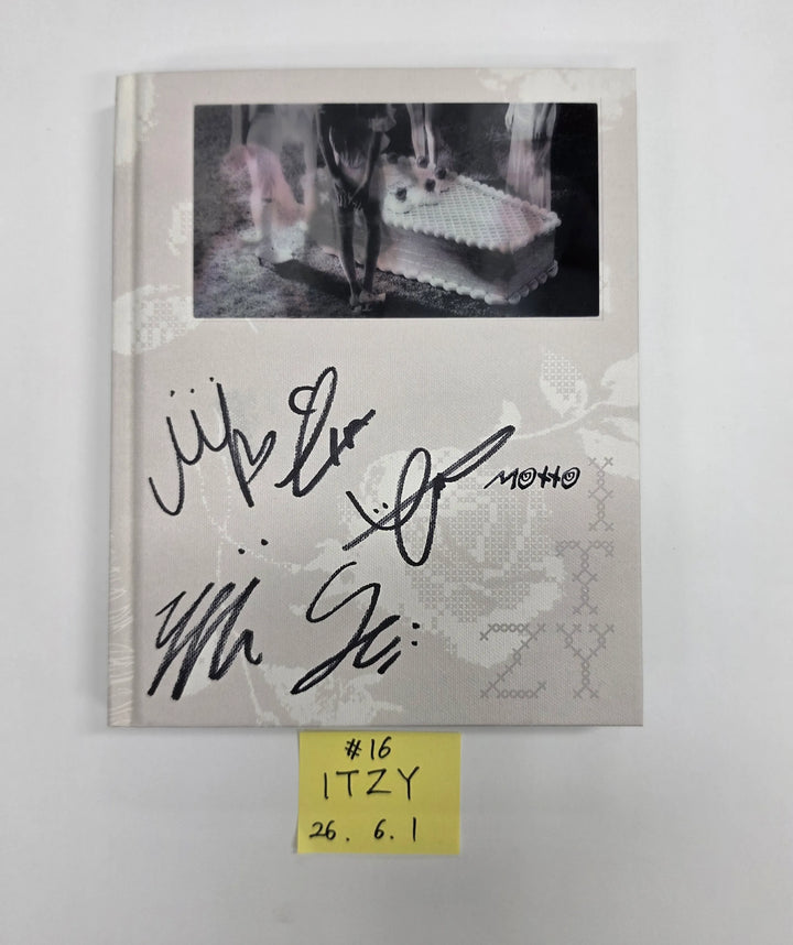 ITZY "Motto"- Hand Autograhped(Signed) Promo Album [26.06.01]