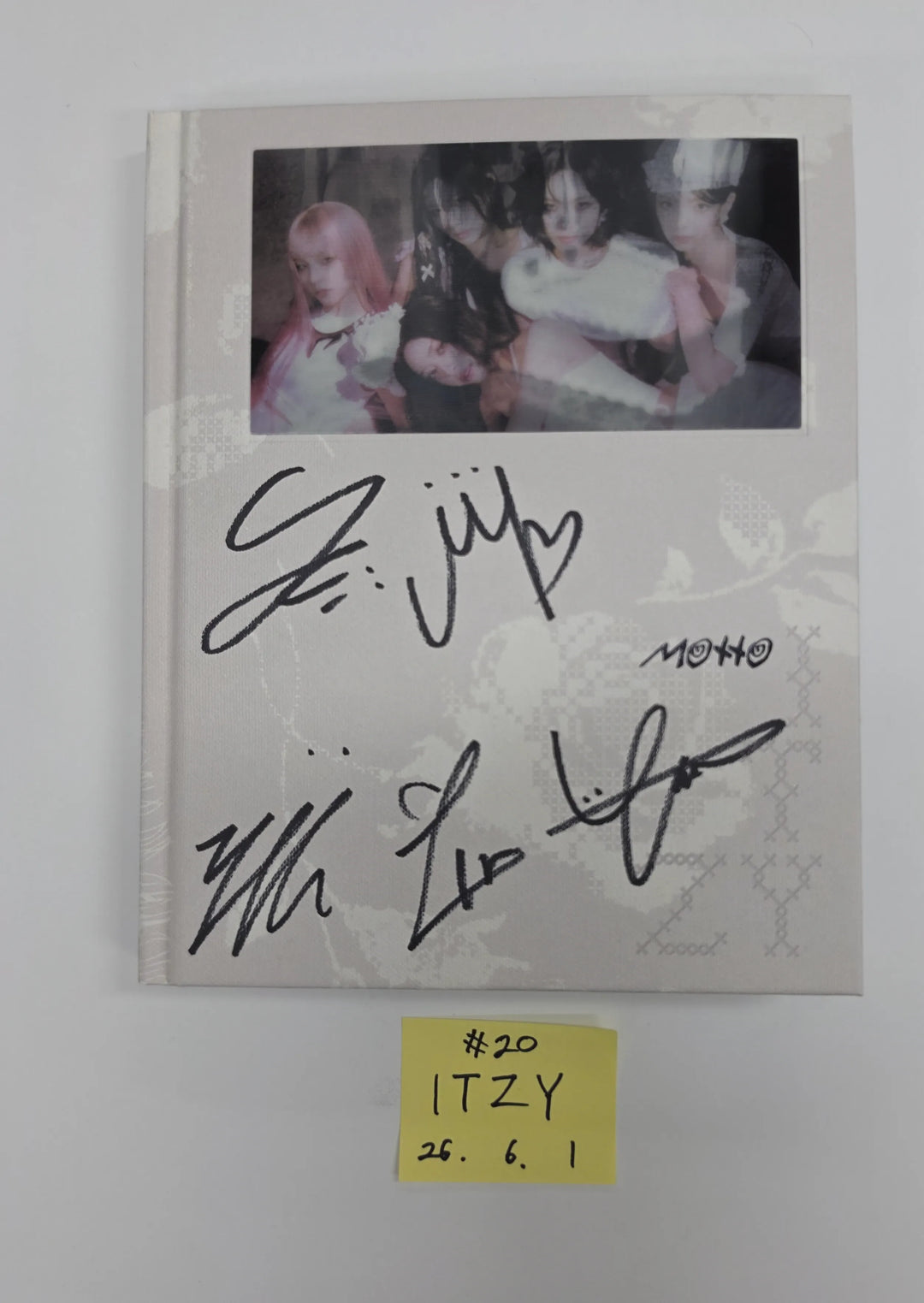 ITZY "Motto"- Hand Autograhped(Signed) Promo Album [26.06.01]