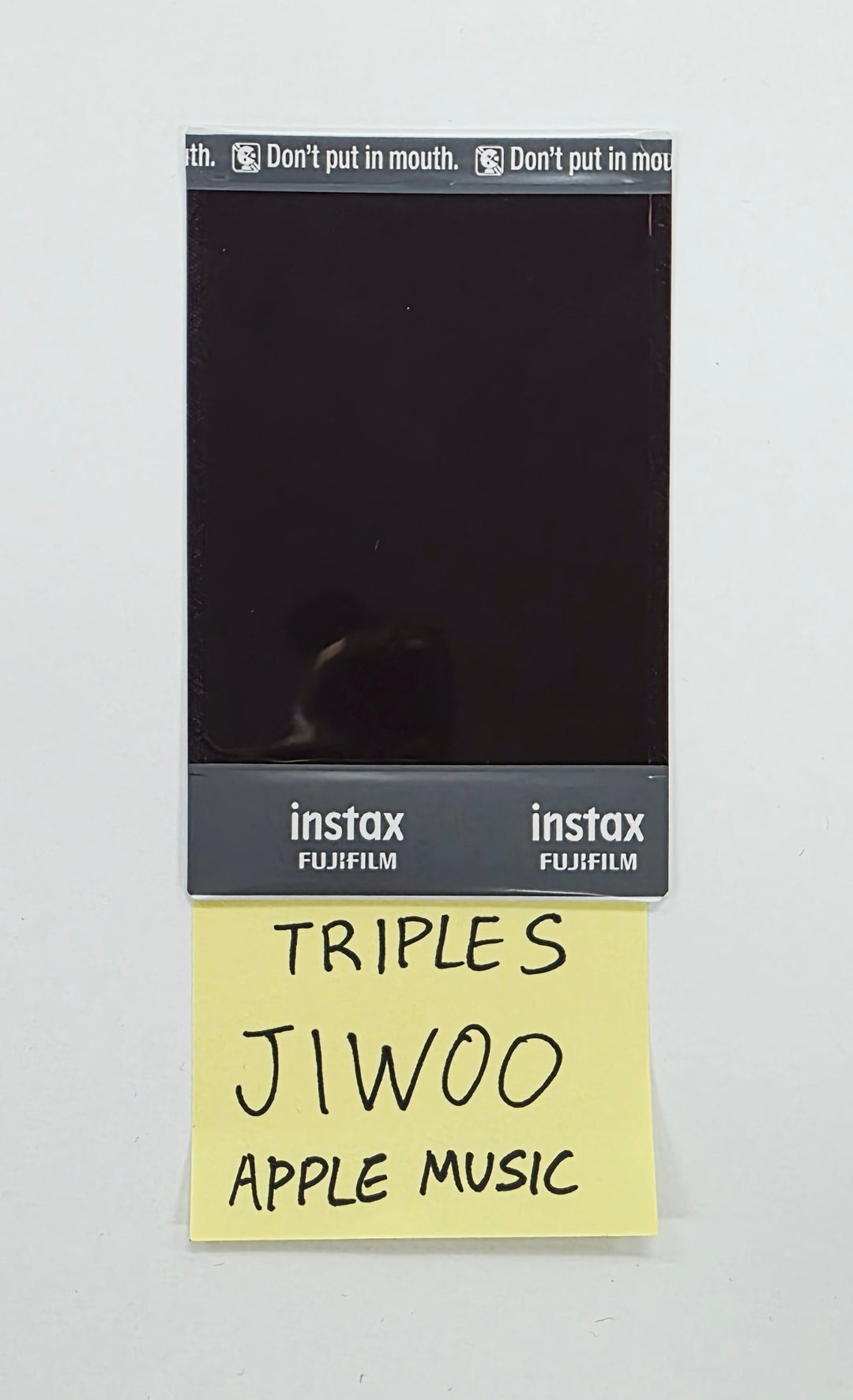 JiWoo (of TripleS) - Hand Autographed(Signed) Polaroid [26.06.04]