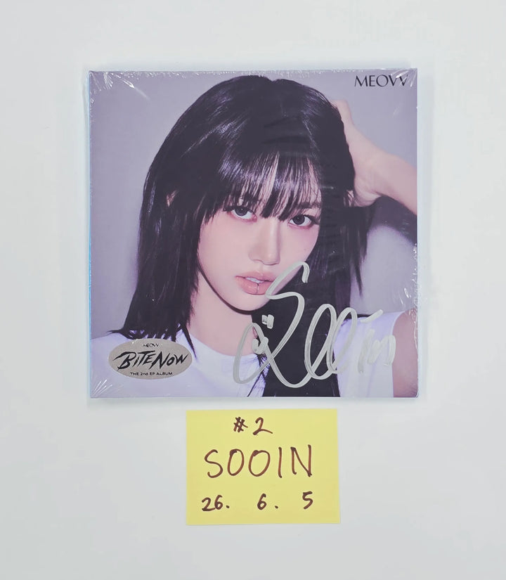 MEOVV "BITE NOW"  - Hand Autographed(Signed) Album [26.06.05]