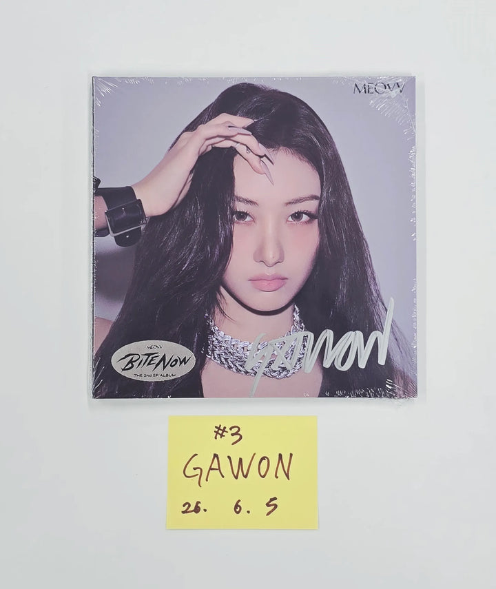 MEOVV "BITE NOW"  - Hand Autographed(Signed) Album [26.06.05]
