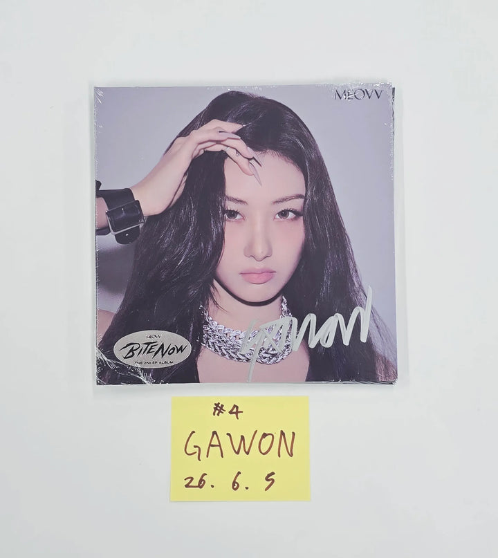 MEOVV "BITE NOW"  - Hand Autographed(Signed) Album [26.06.05]