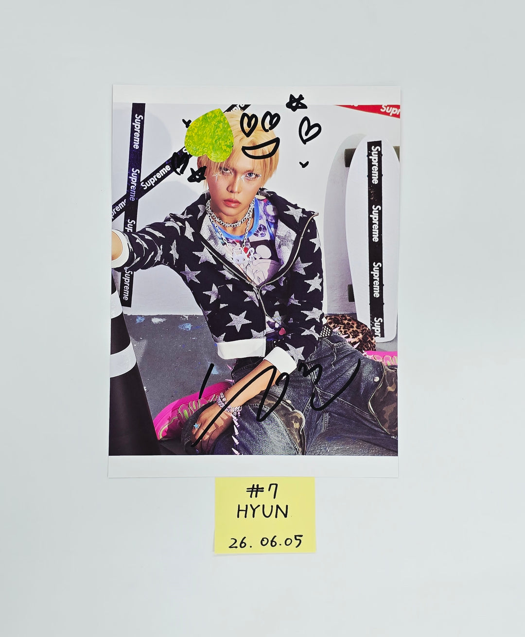 XLOV "UXLXVE" - A Cut Page From Fansign Event Album [26.06.05]