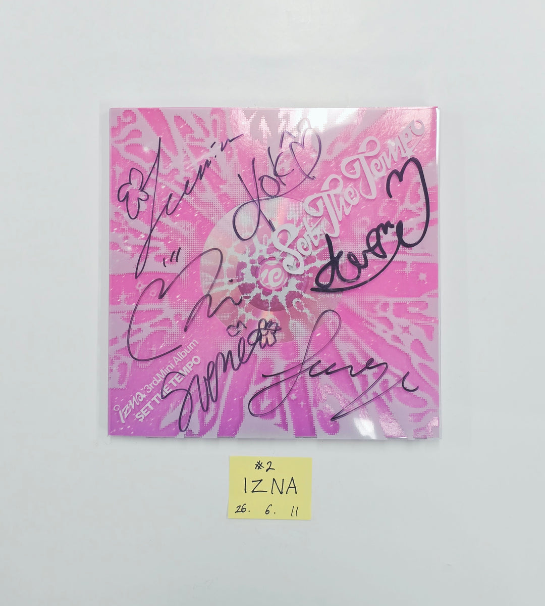 IZNA "SET THE TEMPO" - Hand Autographed(Signed) Promo Album [26.06.11]