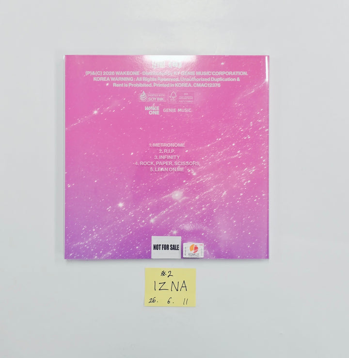 IZNA "SET THE TEMPO" - Hand Autographed(Signed) Promo Album [26.06.11]
