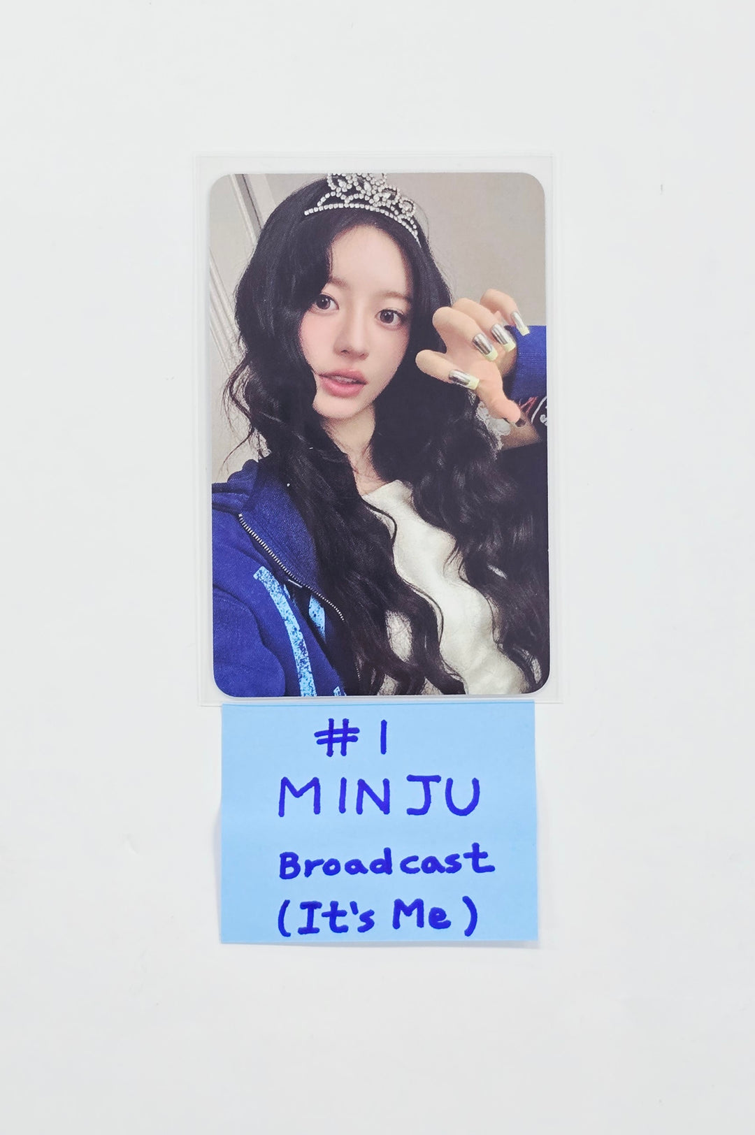 ILLIT "It’s Me" - Broadcast Photocard [26.06.16]