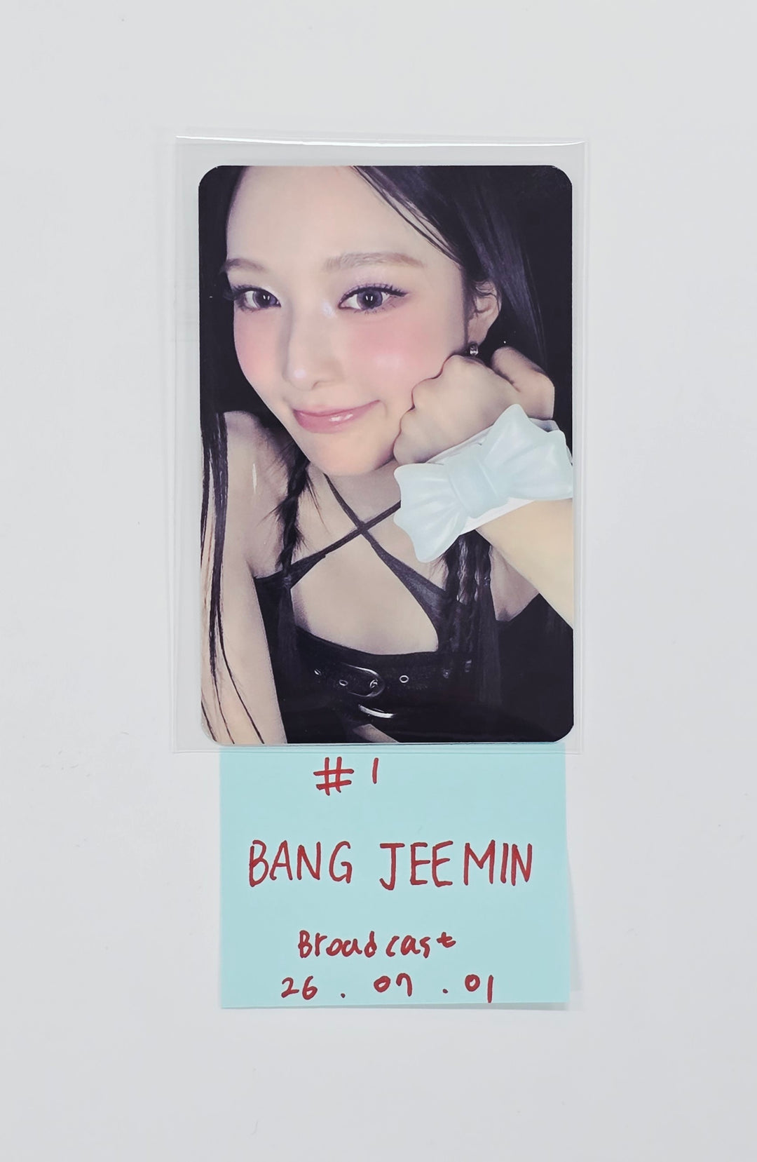 IZNA "METRONOME" - Broadcast Photocard [26.07.01]