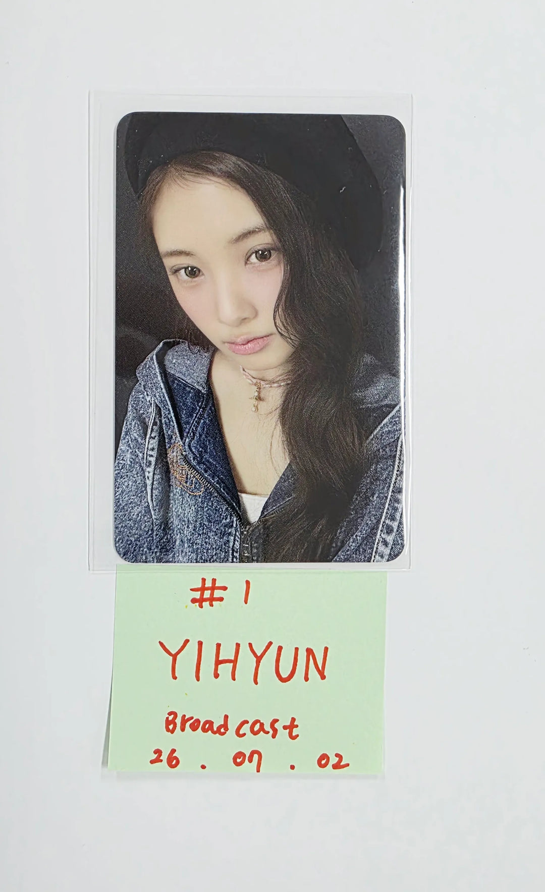 Baby DONT Cry - Broadcast Photocard [26.07.02]