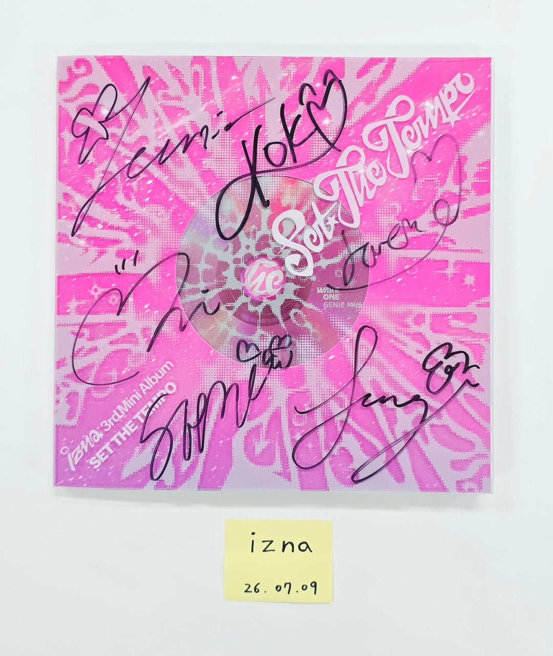 IZNA "SET THE TEMPO" - Hand Autographed(Signed) Promo Album [26.07.09]