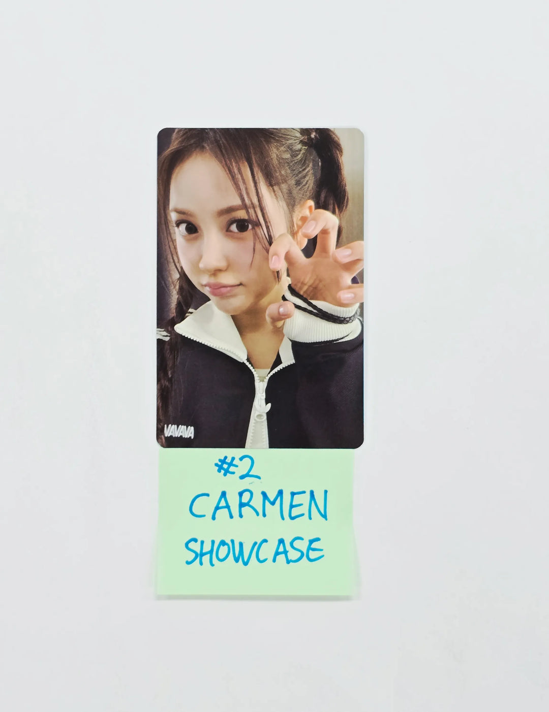 Hearts2Hearts - Debut Showcase Broadcast Photocard [26.07.10]