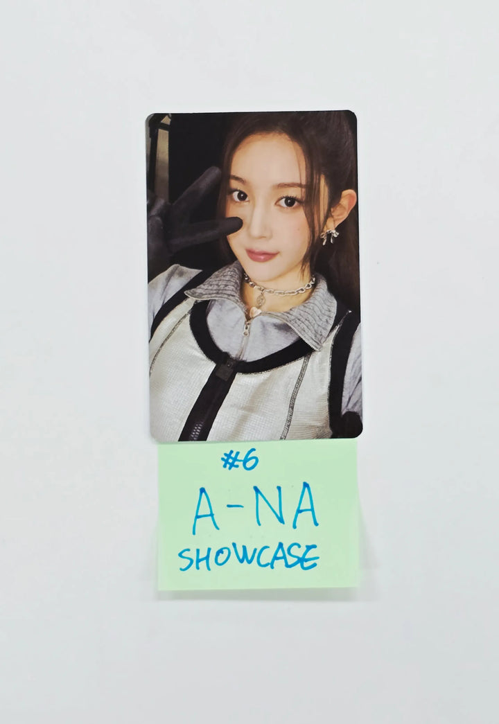 Hearts2Hearts - Debut Showcase Broadcast Photocard [26.07.10]