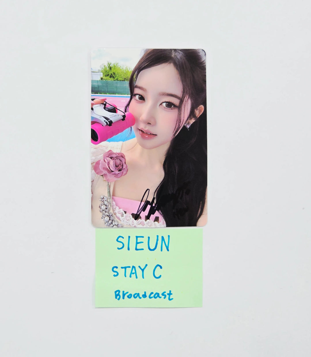 SIEUN (of StayC) "2:LOVE" - Hand Autographed(Signed) Broadcast Photocard [26.07.15]