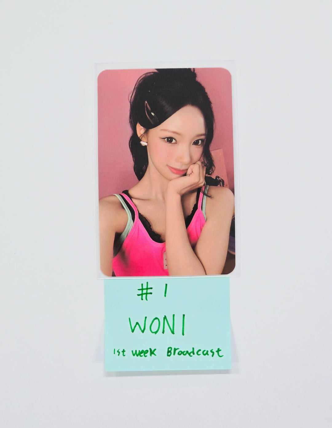 RESCENE "Pretty Girl" - 1st week Broadcast Photocard [26.07.20]