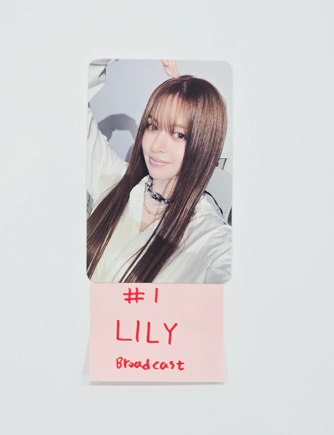 LILY (of NMIXX) - Broadcast Photocard [26.07.22]